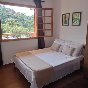 Casa de Férias Cantinho Feliz A 900m Do Capivari, Campos do Jordão
